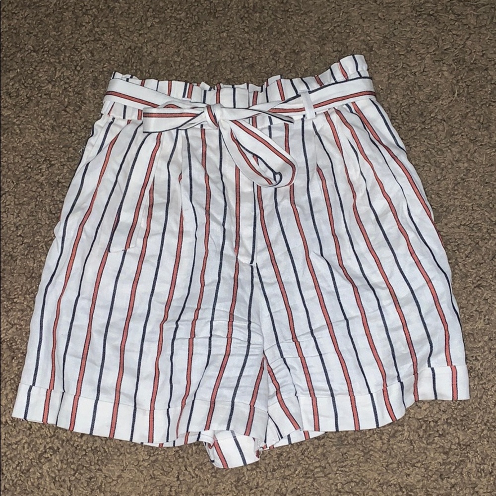 High rise shorts with belt and pockets